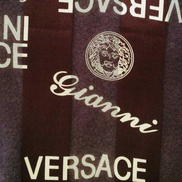 Vintage Gianni VERSACE Large Scarf, FREE SHIPPING - Picture 4 of 5